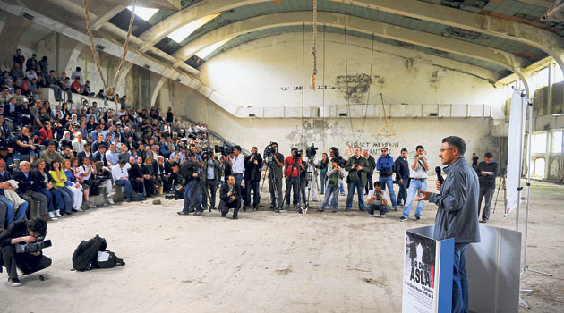 '27 mayıs yeni anayasa ile aydınlanır'