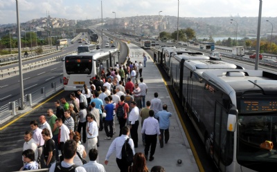 Metrobüs arızalandı, yolcuların çilesi başladı