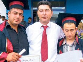 İki kişilik bölümü dereceyle bitirdiler!