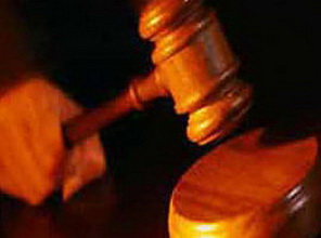 Hakim duruşmada avukatı dövdü