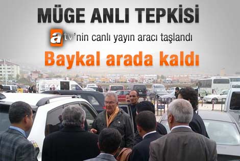 ATV'nin canlı yayın aracı taşlandı