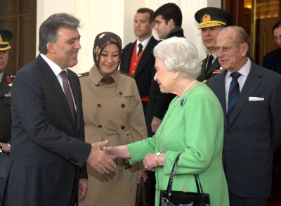 İngiltere ziyaretini Twitter'da paylaştı