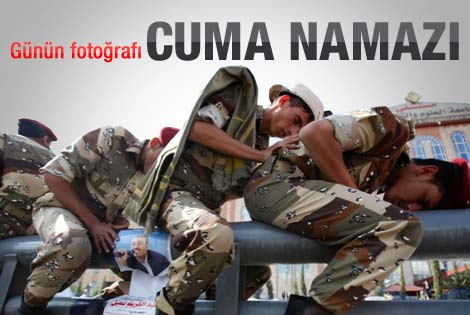 Direnişçiler Cuma Namazında