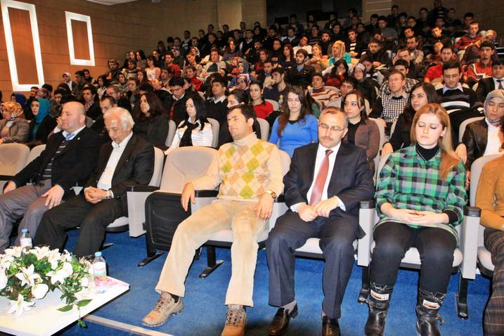 NLP UZMANI, B.Ü. ÖĞRENCİLERİNİ HİPNOZ ETTİ…