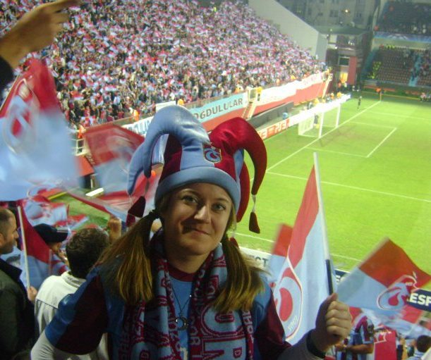 Trabzonspor fanatiği İsveçli bayan