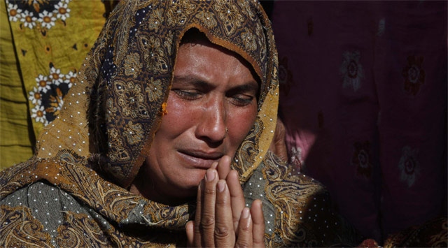 Pakistan'da bombalı saldırı: 13 ölü