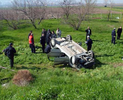 Otomobil şarampole yuvarlandı: 4 ölü