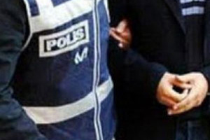 İzmir'de polis ekibine saldırı