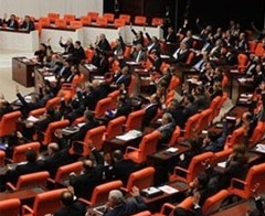 AK Parti'den 4+4+4'te geri adım