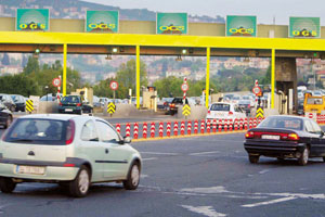 Sahte plakalı geçişe 3 yıl 9 ay