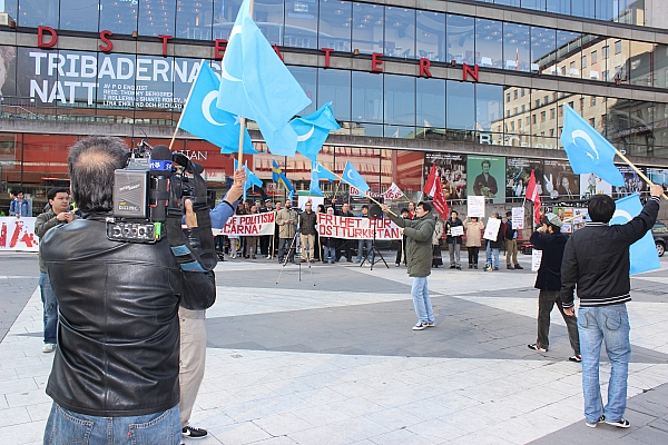 Uygur Türklerinden Çin Başbakanına protesto