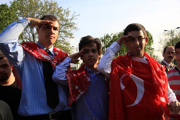 ÖZÜRLÜ ASKERLER, COŞKULU BİR TÖRENLE YEMİNLERİNİ ETTİLER.