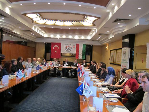 MACARLAR YUNUS EMRE VE KOPUZ'U DİNLEDİ