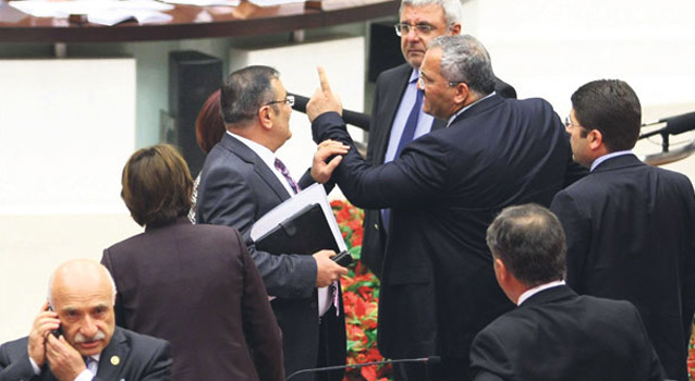 Grev Yasağı Meclisten Geçti Ama...