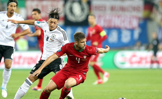 Portekiz direğe Panzer zirveye