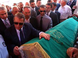 Mesut Yılmaz'ın annesi toprağa verildi