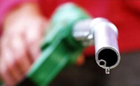 Benzinde bir indirim daha