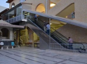 Camiye yürüyen merdiven