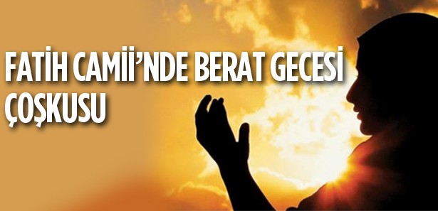 Fatih Camii'nde Berat Gecesi coşkusu