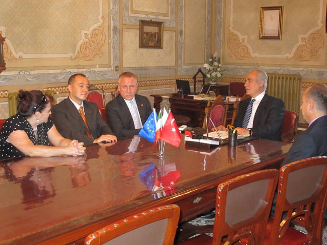 Macarlar İstanbul Darülacezeyi de Unutmadı