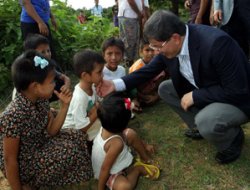 Dışişleri Bakanı Davutoğlu, Myanmar'da
