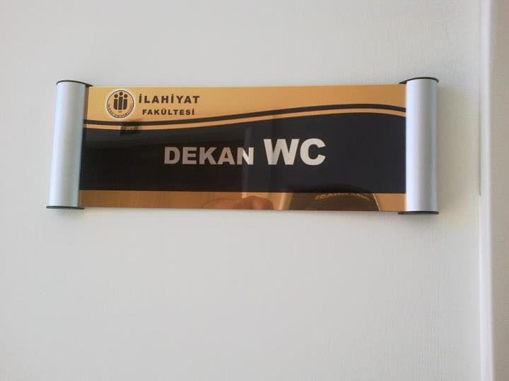 Şener Şen terk 'Dekan WC'