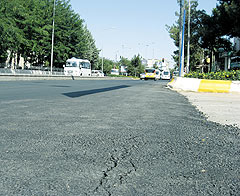 Kaldırımının altında 500 kiloluk bomba bulundu