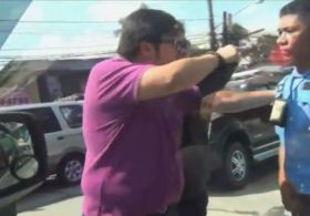 İşadamı trafik polisine sokak ortasında saldırdı!