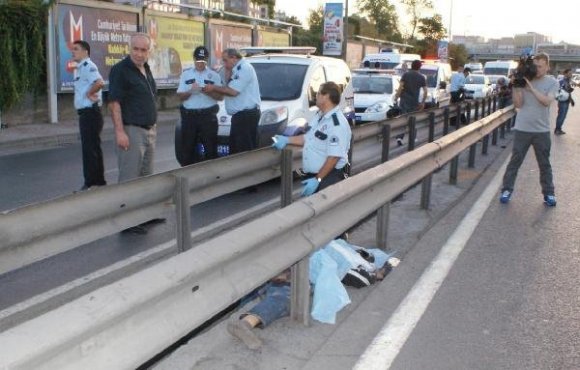 "Çılgın pilot"  bariyerlere çarparak can verdi!