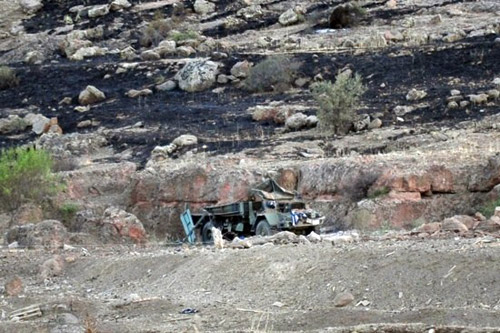 Cephaneliğe askerleri getiren kamyon da parçalandı!