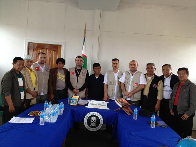 Moro’ya, Osmanlı Torunlarının Şefkat Eli Uzandı..