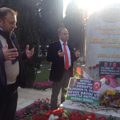 HALİL SAYIN M.A.ERSOY'UN KABRİNDE