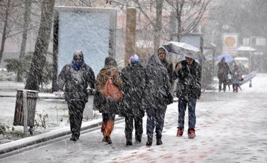 Kar boğazı kapattı