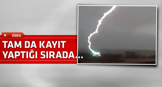 Önüne düşen yıldırımı böyle görüntüledi