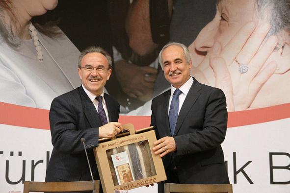 ‘Sizlere hizmet etmek şereftir’