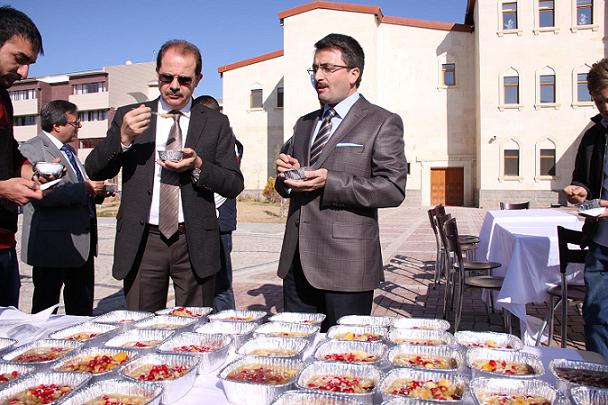 Bayburt Üniversitesi’nden Aşure İkramı