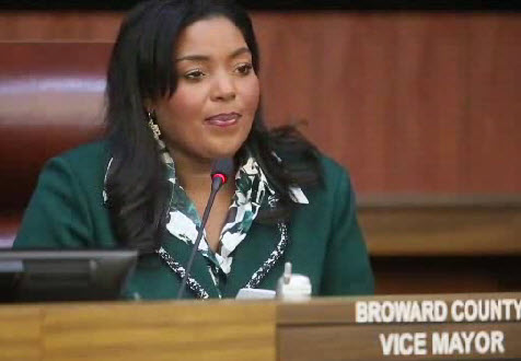 ABD'nin ilk kadın Müslüman belediye başkanı