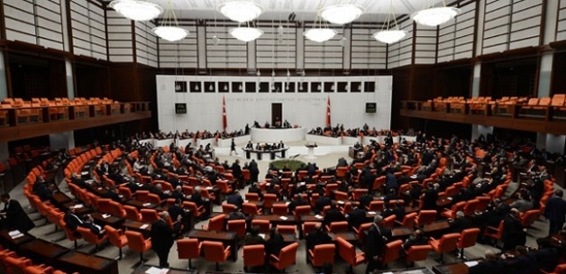 Meclis çalışmalarına 10 gün ara verildi