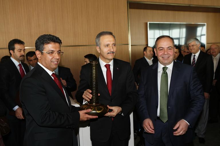 KÜÇÜKÇEKMECE BELEDİYESİ’NDE DEVİR TESLİM TÖRENİ YAPILDI