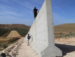 Türkiye Suriye sınırına Çin seddi örüyor!
