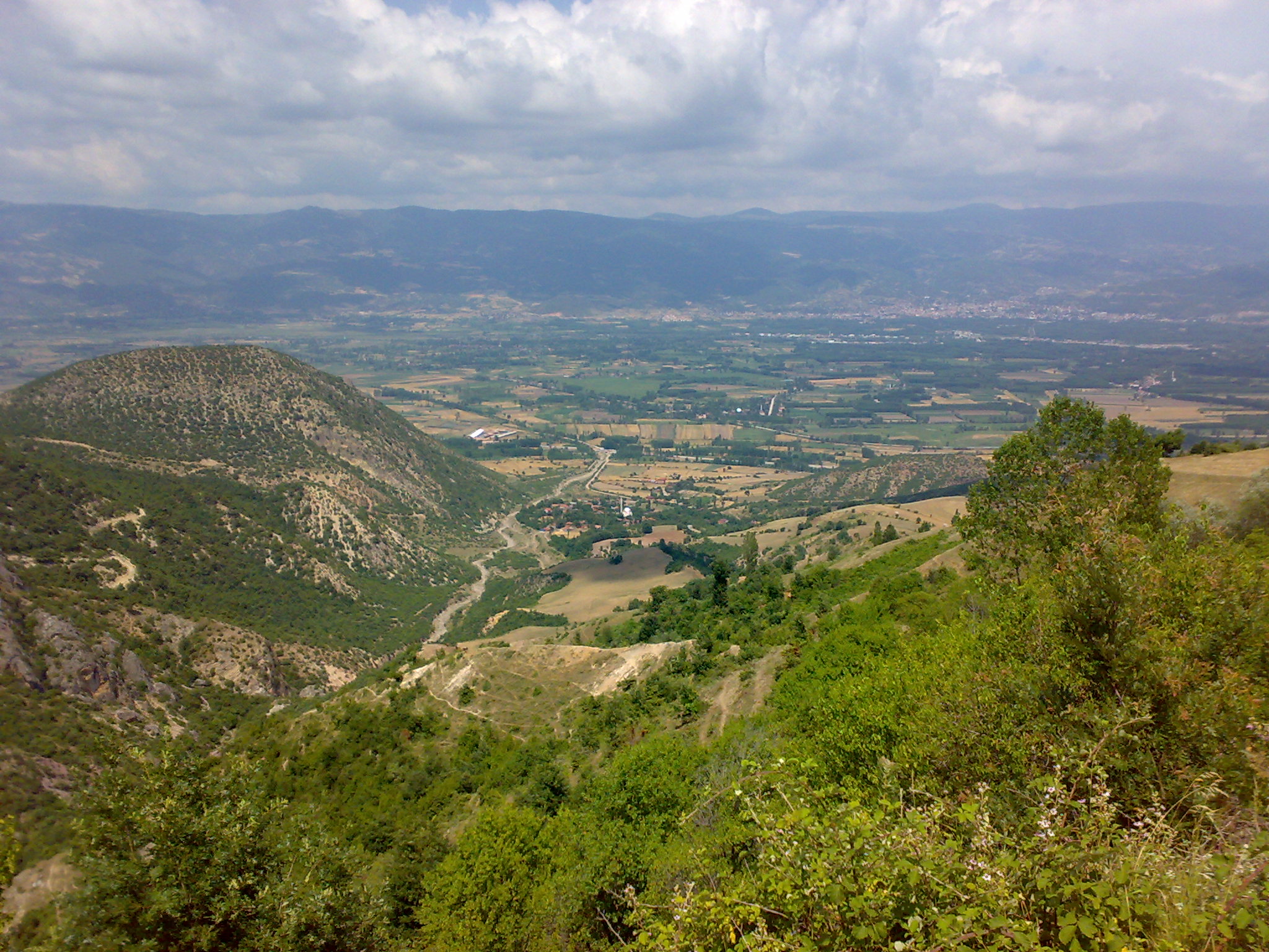 Budaklı (Huri) Köyü tepelerinden Niksar Ovası'nın görünümü 