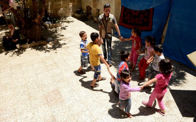 "Suriye'deki savaş 600 bin çocuğu babasız bıraktı"