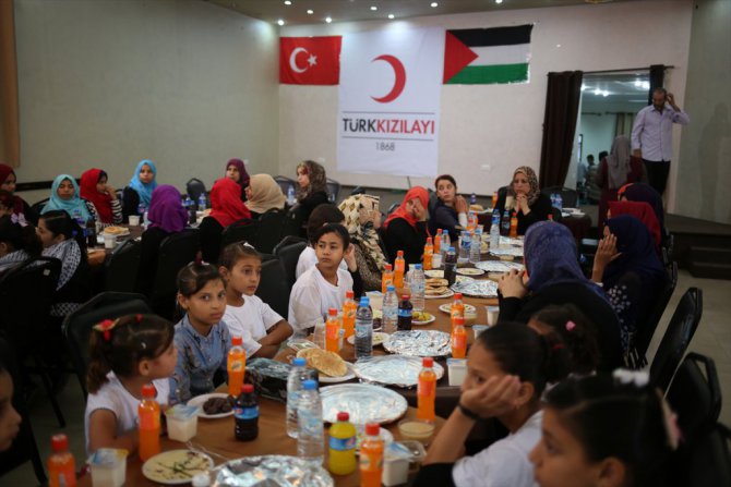 Türk Kızılayı'ndan Gazze'de 120 yetime iftar