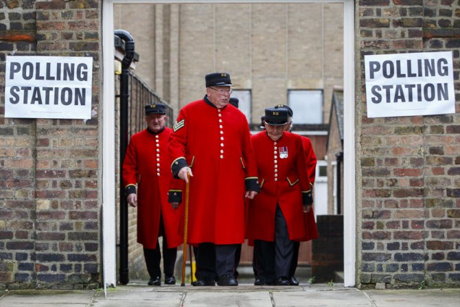İngiltere'deki AB referandumunda sandıklar kapandı