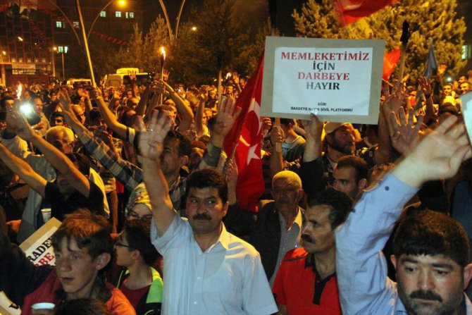 FETÖ'nün Darbe Girişimine Tepkiler