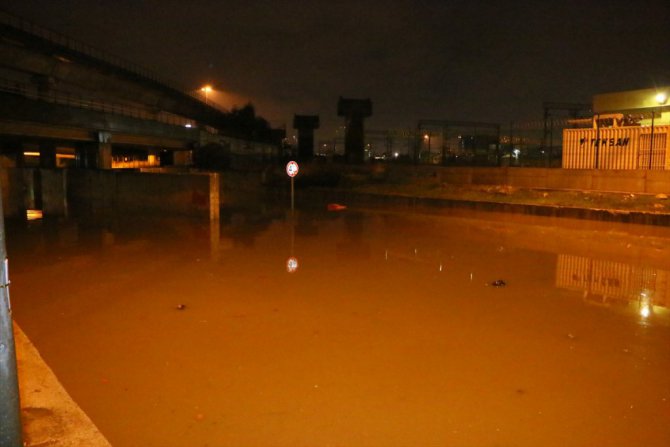 İzmir'de sağanak yağış