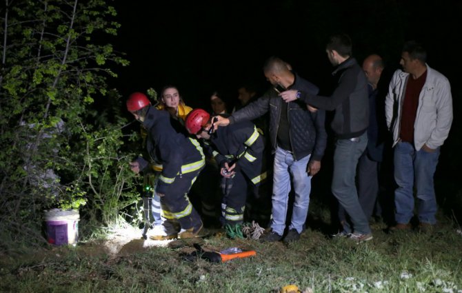 Define ararken göçük altında kaldı