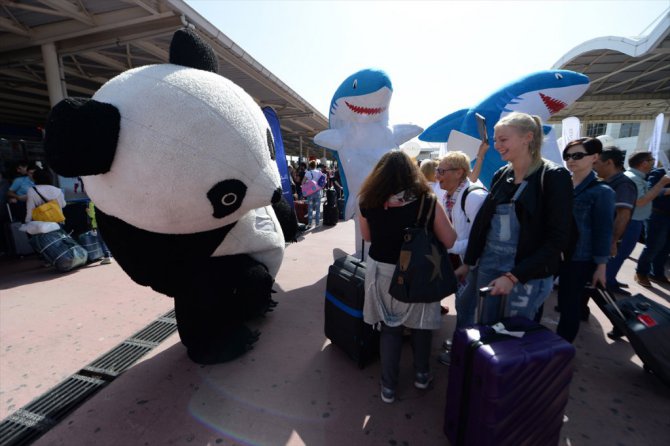 Turistlere şenlikli karşılama