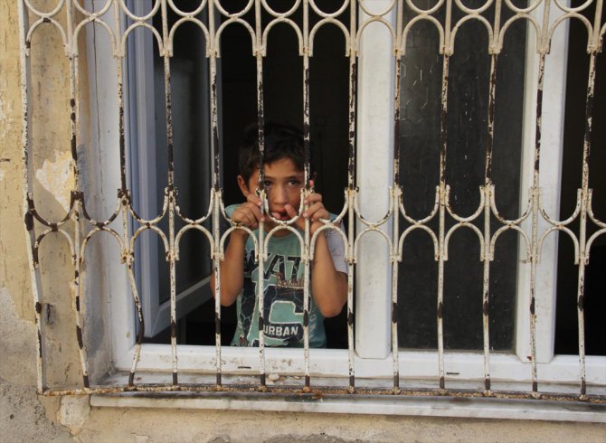 Suriyeli çocuklara polis sahip çıktı