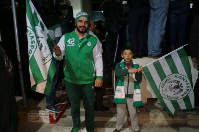 Teknik direktör Aykut Kocaman'a, Konya'da coşkulu karşılama